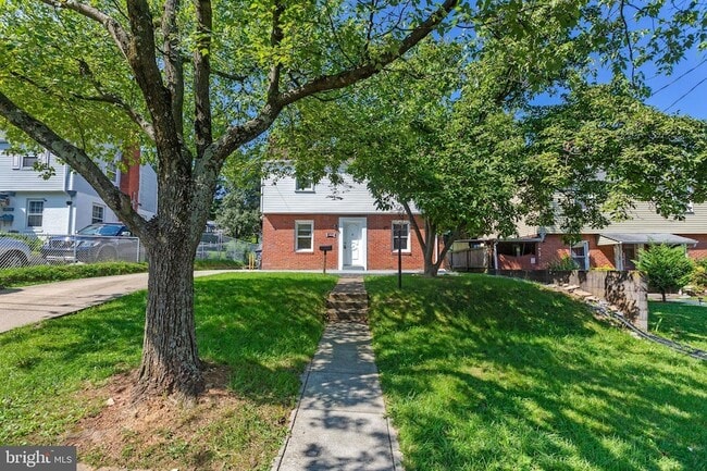 Photo - 4816 Woodlawn Dr House