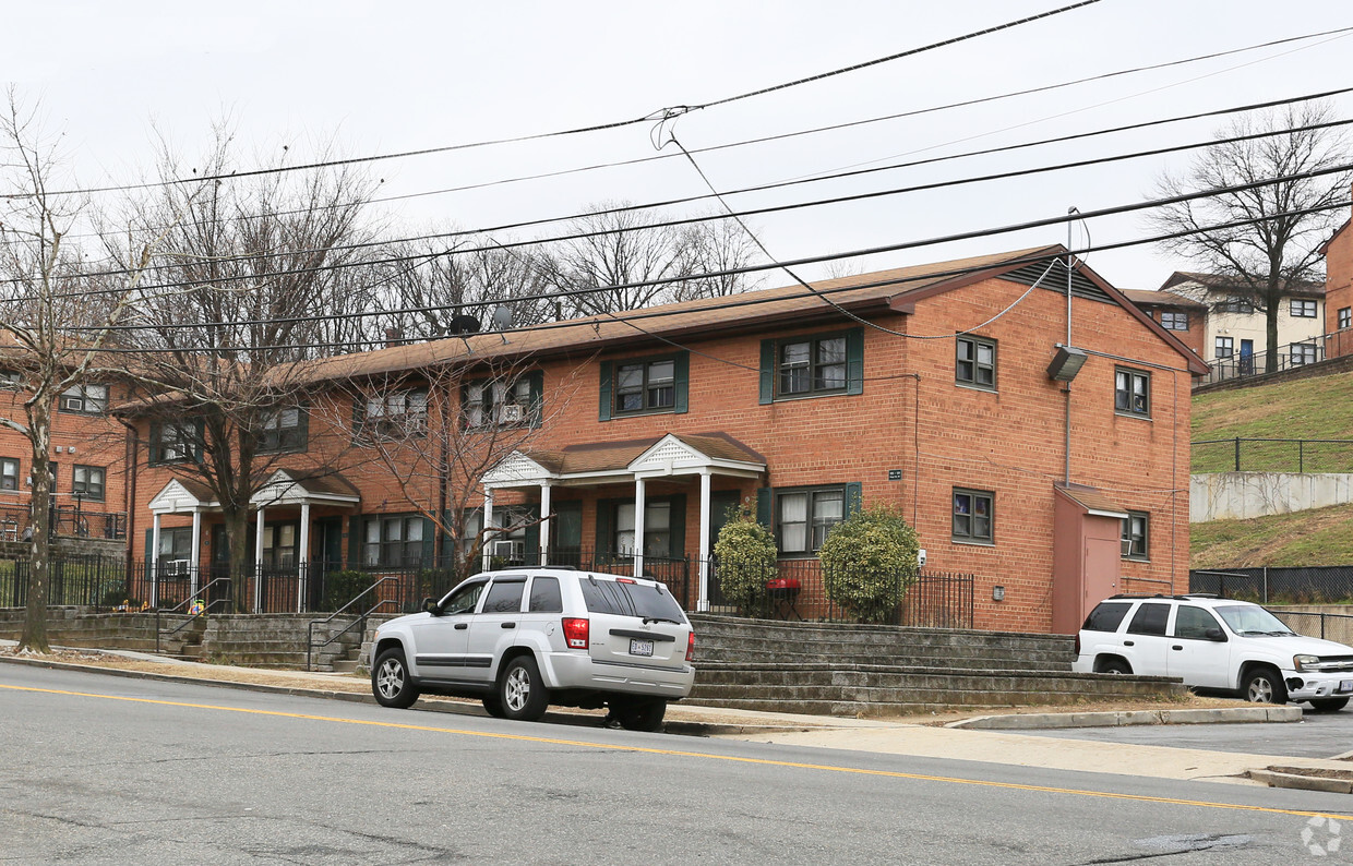 Primary Photo - Fort Dupont