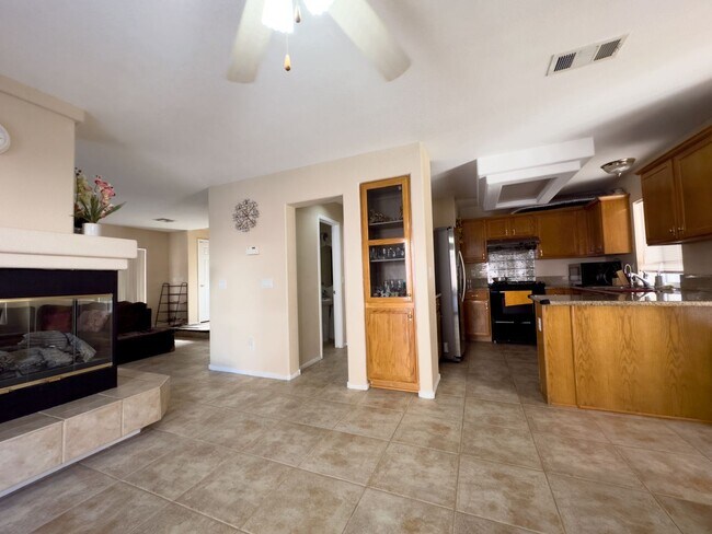 Foto del edificio - Beautifully Maintained Home Near Schools &...