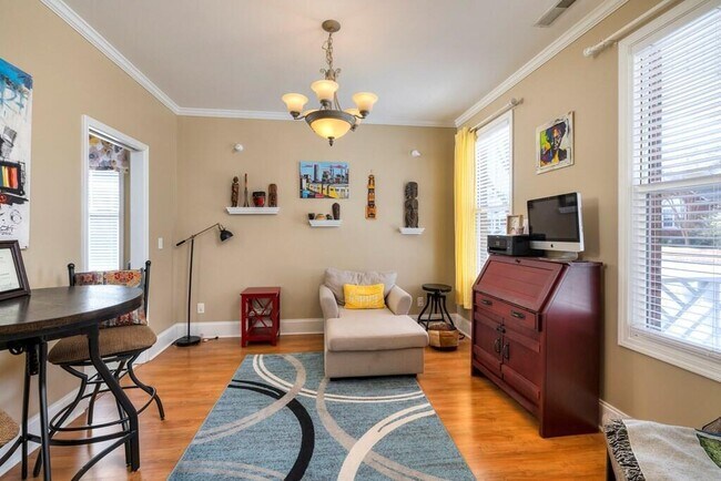 Foto del edificio - 3200 Mayflower Ln