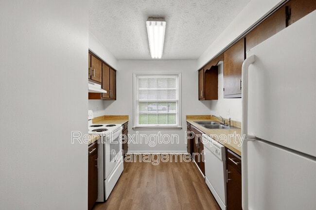 Foto del edificio - 3215 Aqueduct Dr
