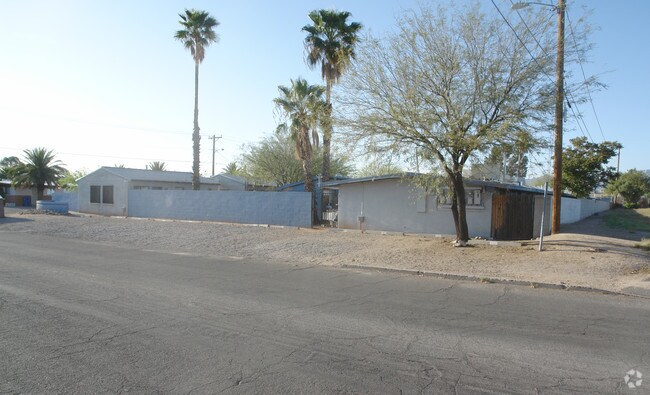 Building Photo - 3701 E 3rd St