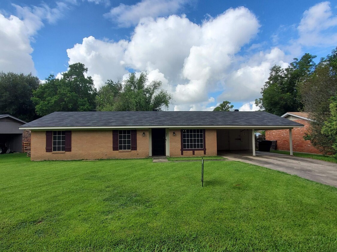 Primary Photo - 3 br, 2 bath House - 627 Woodmere Dr
