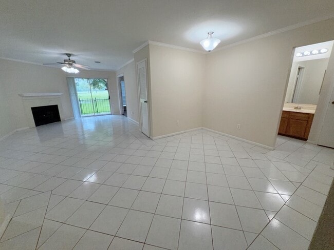 Building Photo - 6666 Harbor Town Dr