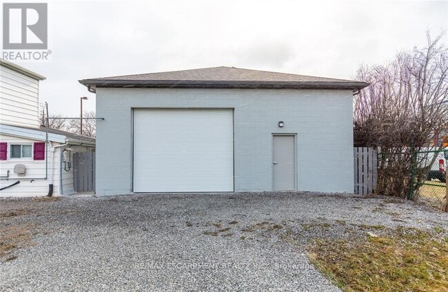 Building Photo - 355 Jones Rd