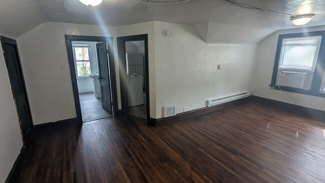 Building Photo - 211 W Wellington St