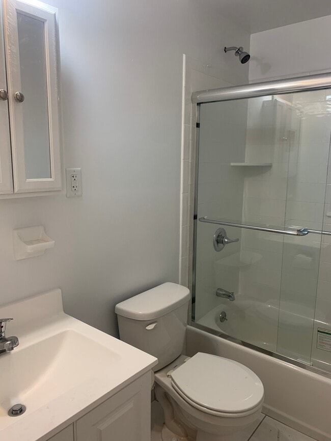 Bathroom - 3.5 Rm, 1 Bd, 1 Ba - Denville Manor