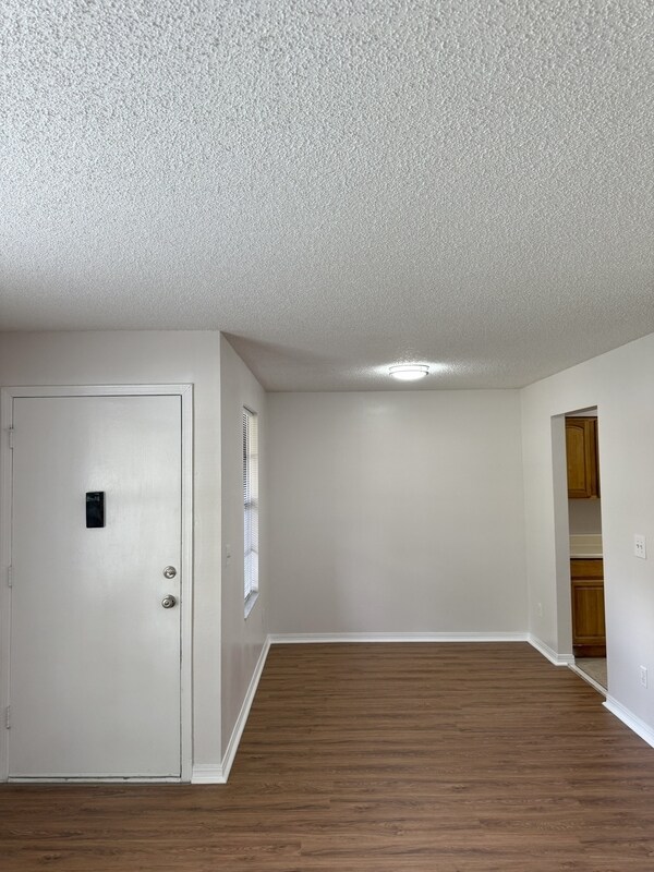 Foto del edificio - 459 Bentwood Ln