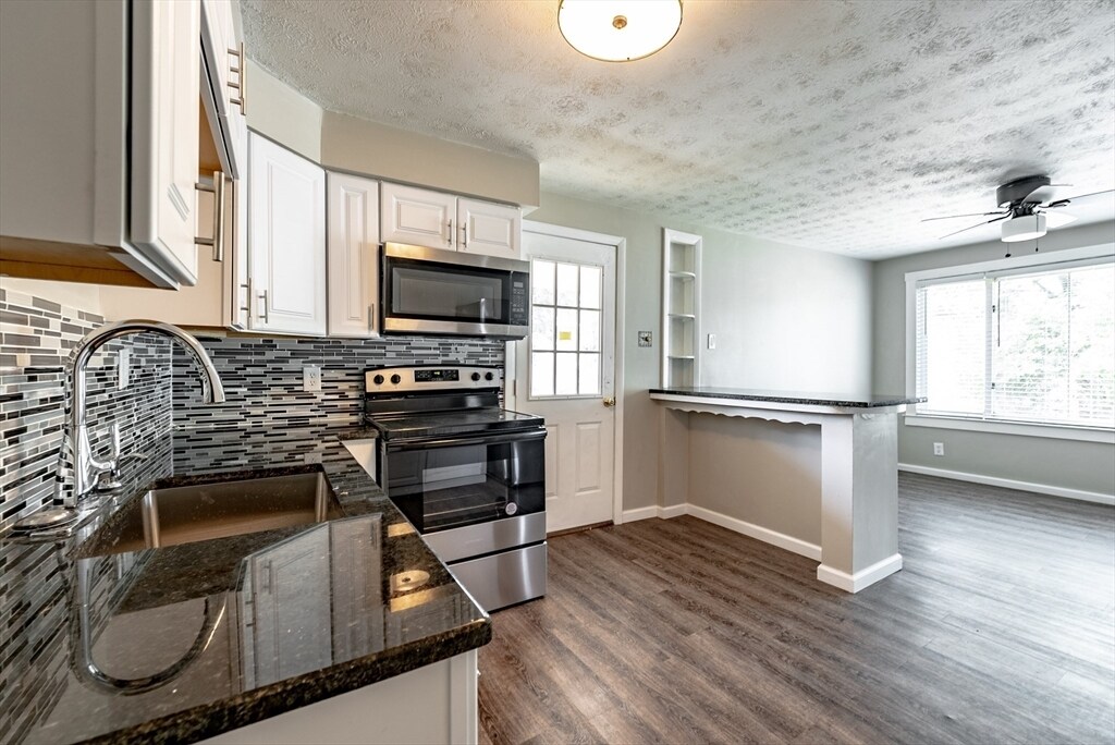 Foto principal - 239-241-241 St James Blvd