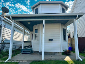 Building Photo - 628 Oak St
