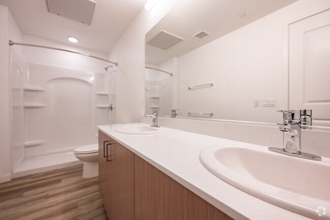 1BR, 1BA - 855SF - Bathroom - Ventana on First