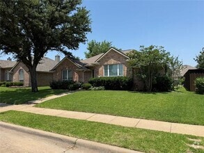 Building Photo - 10810 Camelot Dr