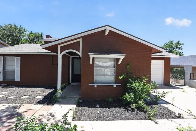 Building Photo - 5318 Costa Mesa St