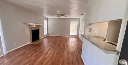 Building Photo - 806 Station, 3