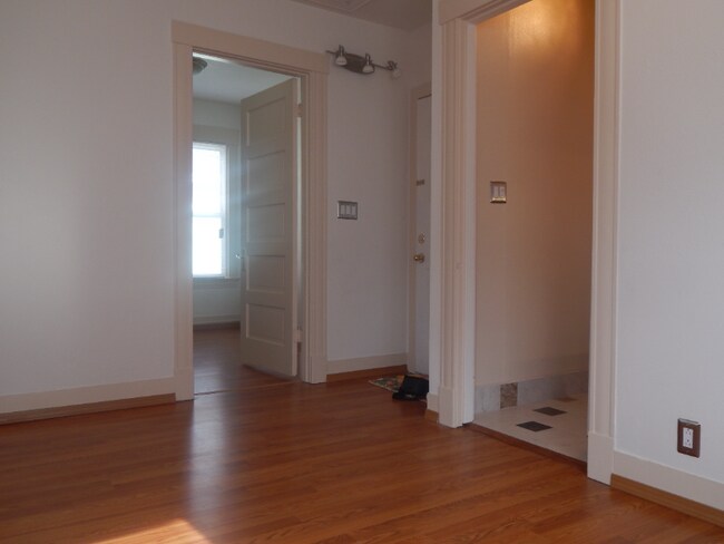 Foto del edificio - 2328 Hoyt Ave