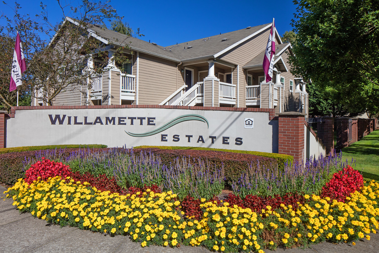 Entrada de Willamette Estates - Willamette Estates