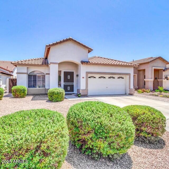 Foto principal - 925 W San Marcos Dr