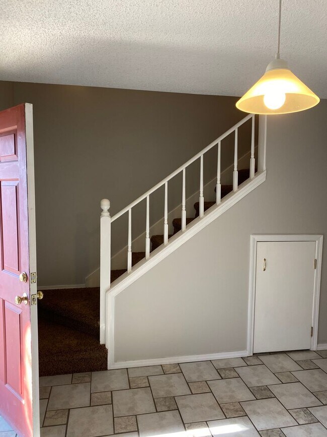 Foto del edificio - Awesome Townhouse Near Brookside, Small Ya...