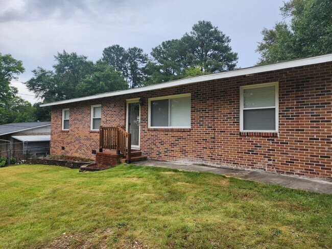 Building Photo - 1325 Sandusky Dr