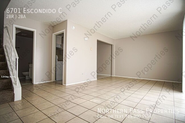 Building Photo - 2 Bedroom Westside Apartment! w/ Water Inc...