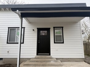 Building Photo - 1525 Baker St NE