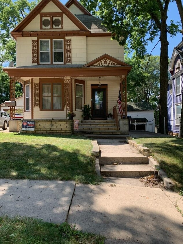 Primary Photo - 318 Byron St