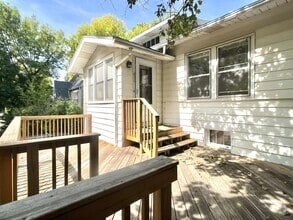 Building Photo - 806 John Farry Pl