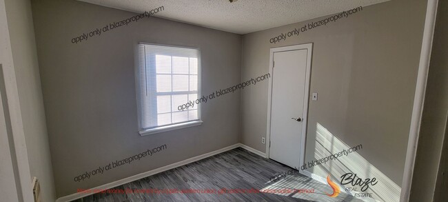 Building Photo - Southlawn 3 bedroom