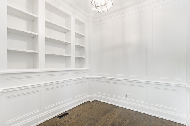 Building Photo - 12 Kenrae Rd