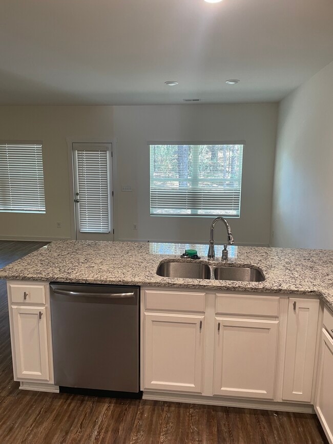 Foto del edificio - 3459 Misty Hollow Dr