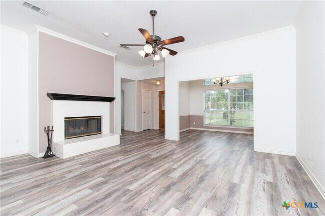 Building Photo - 524 Neches St