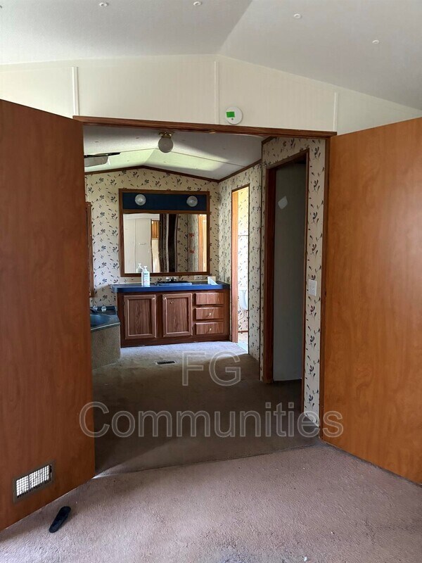 Foto del edificio - 4557 Wallburg Rd