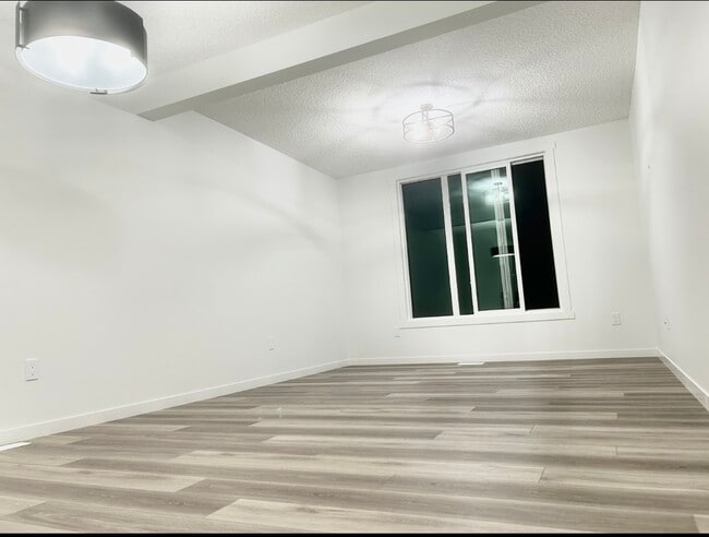 Building Photo - 592 Kinglet Blvd NW