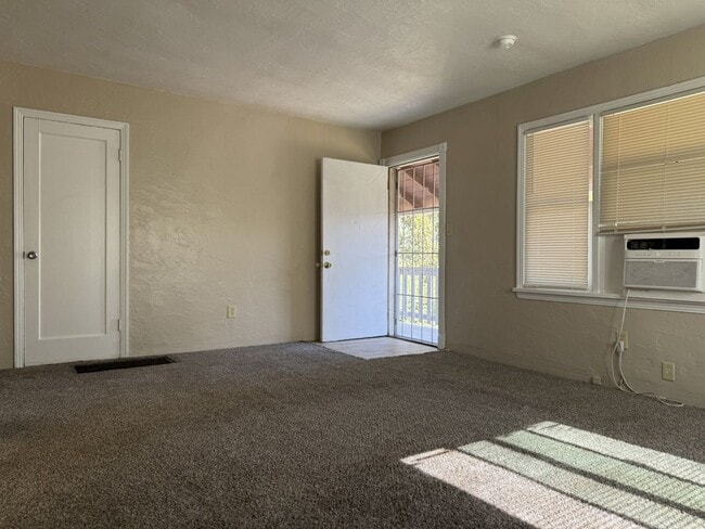 Building Photo - 818w.21s