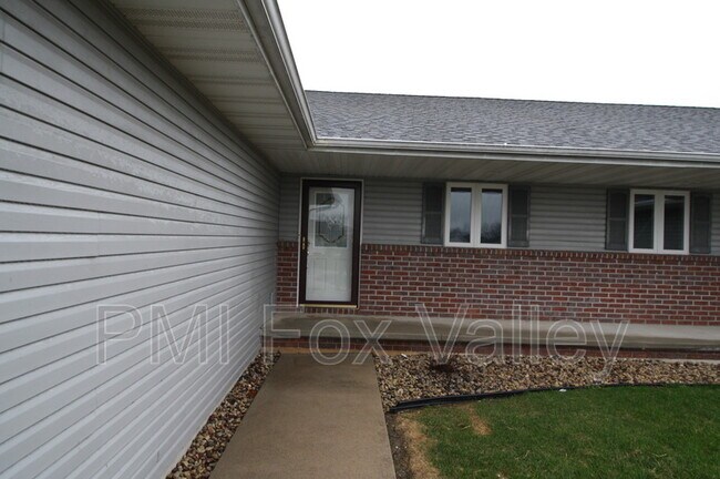 Foto del edificio - W7085 Buttercup Ct