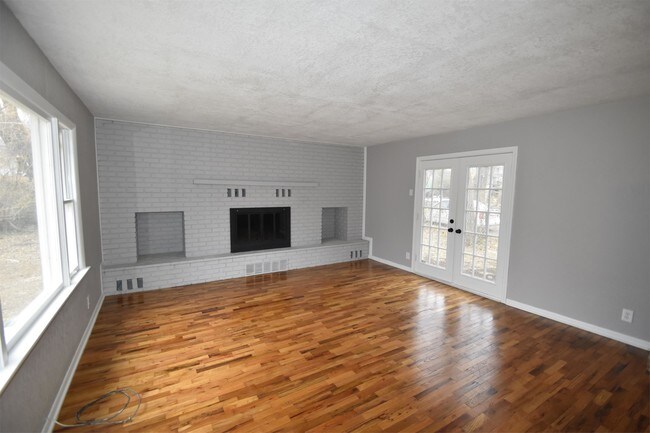 Building Photo - 7708 Oak St