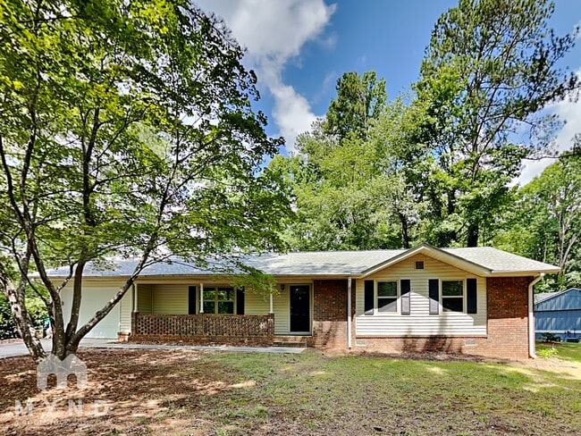 Building Photo - 2102 Red Berry Ln SW
