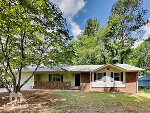 Building Photo - 2102 Red Berry Ln SW