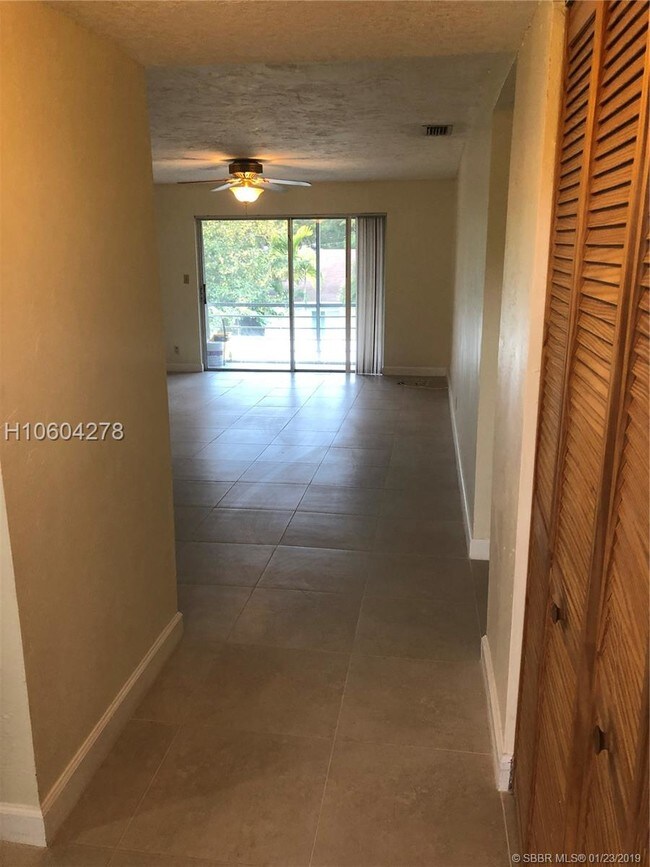 Foto del edificio - 5515 N Lakewood Cir