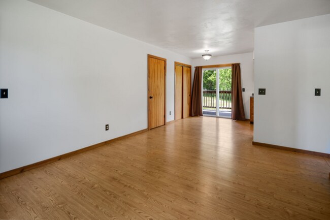 Foto del edificio - 1895 E Shore Dr