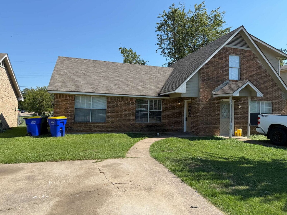 Primary Photo - 530 Glen Cove Street, Seagoville, Texas 75159