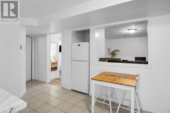 Building Photo - 18 Wakil Dr