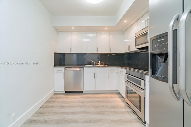 Foto del edificio - 3530 Mystic Pointe Dr