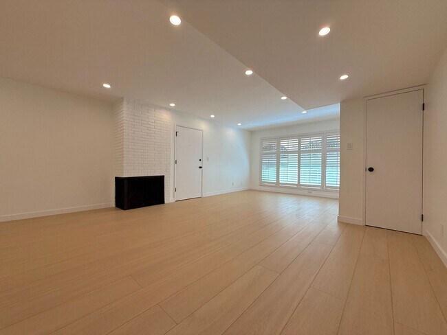 Foto del edificio - Newly-Updated 1 Bedroom Apartment with Laundry In-Unit in West Hollywood