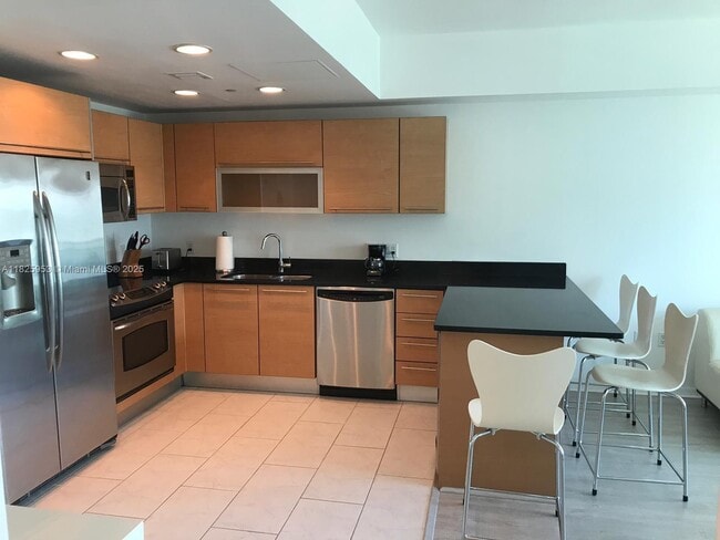 Building Photo - 951 Brickell Ave