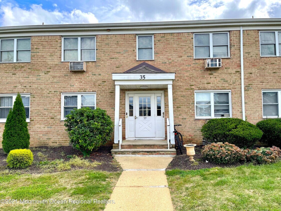 Primary Photo - 35 Manchester Ct