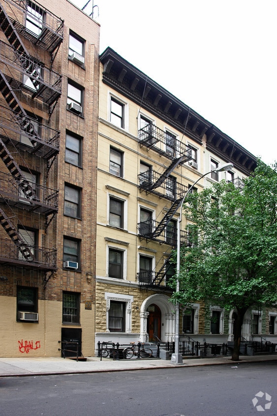 Primary Photo - 228 W 24th St