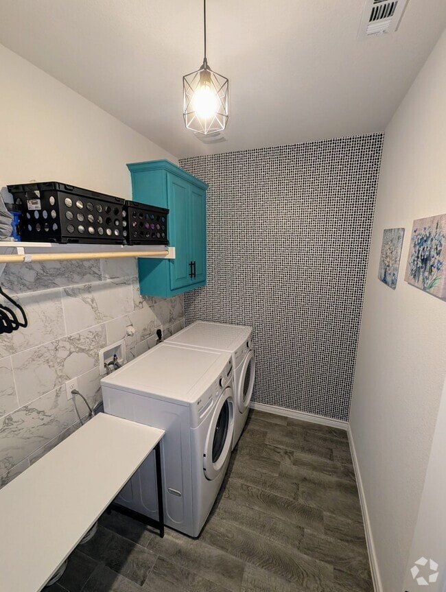 Building Photo - 3116 Maverick Dr