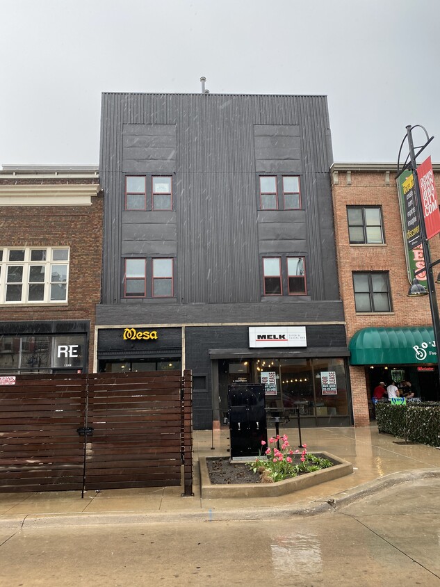 Primary Photo - 114 E Washington St