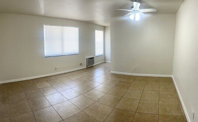 Foto del edificio - LARGE NEWLY RENOVATED APARTMENTS Application fee is waived during move in